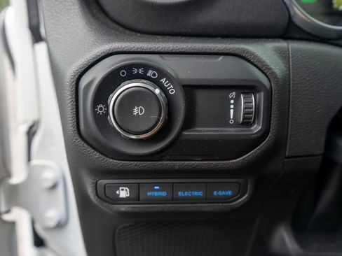 Used 2023 Jeep Wrangler Unlimited Sahara w/ Cold Weather Group AWD/4WD image 16