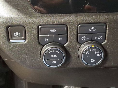 Used 2024 Chevrolet Silverado 1500 LT image 25