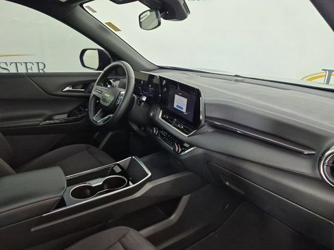Certified 2025 Chevrolet Equinox LT FWD image 38