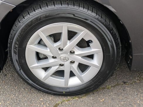 Used 2014 Toyota Prius V Two image 30