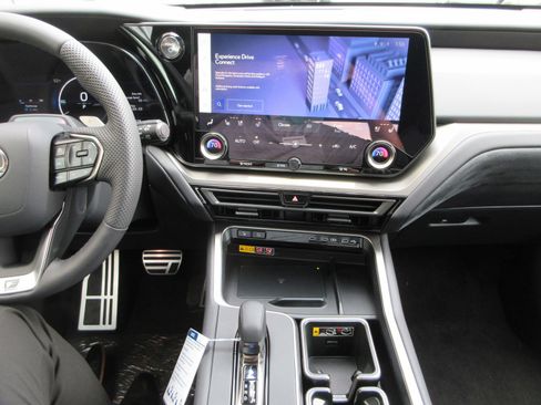 New 2026 Lexus TX 500h AWD image 40