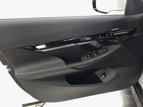 Certified 2025 BMW 530i xDrive image 10