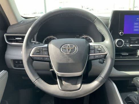 Used 2023 Toyota Highlander LE FWD image 19