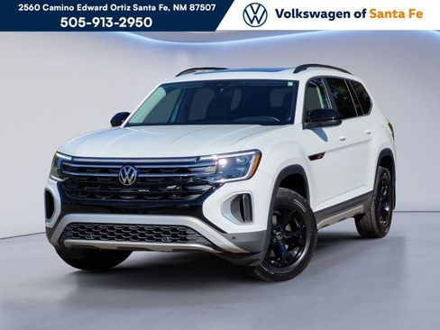 Used 2025 Volkswagen Atlas Peak Edition SE AWD/4WD image 1