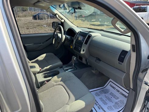 Used 2013 Nissan Frontier SV image 15