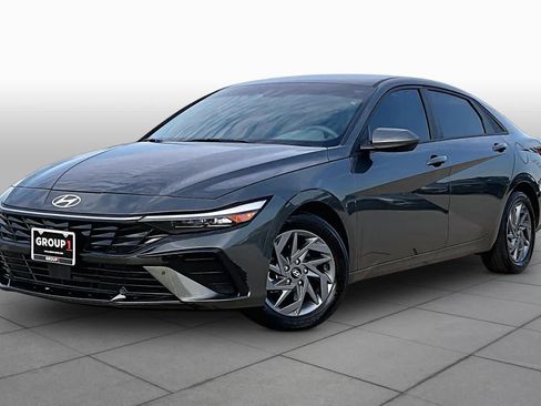 Used 2024 Hyundai Elantra SEL FWD image 1