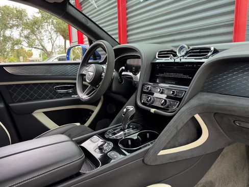Used 2021 Bentley Bentayga Speed AWD/4WD image 37