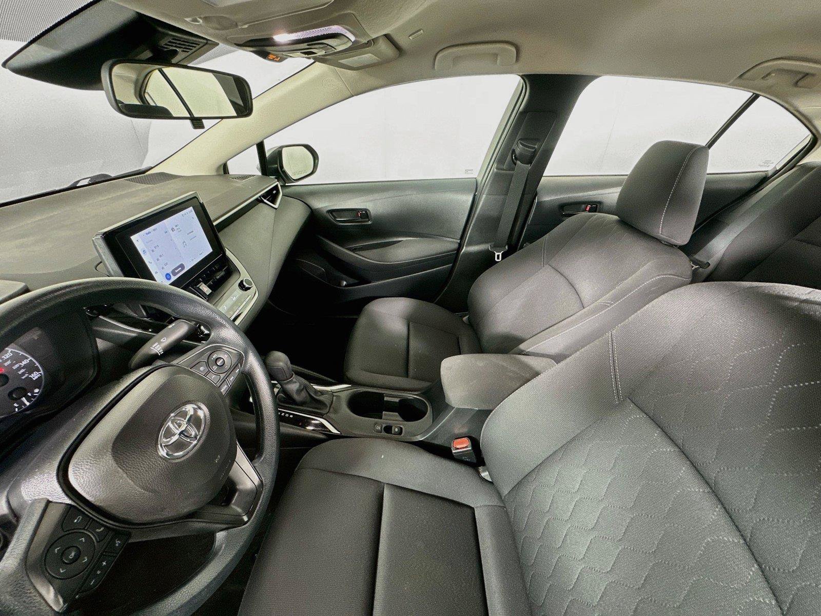 Used 2025 Toyota Corolla LE FWD image 5