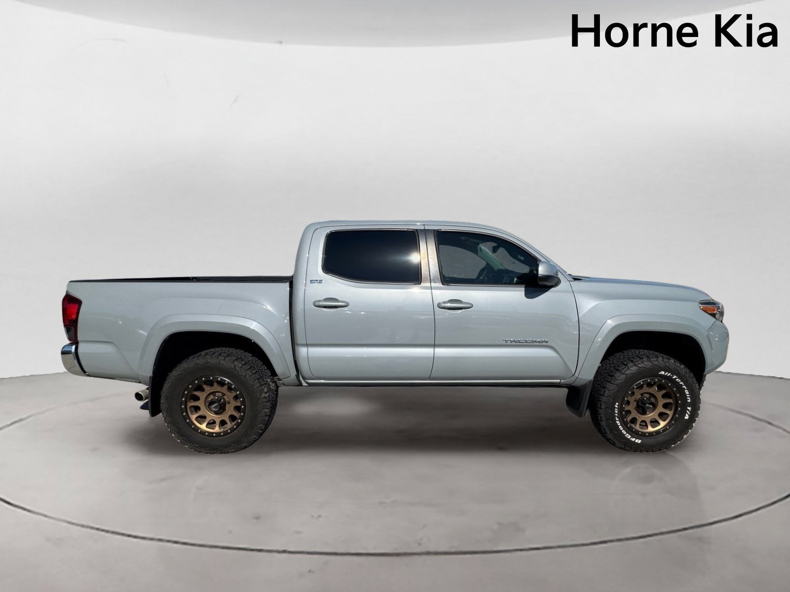 Used 2020 Toyota Tacoma SR5 RWD image 3
