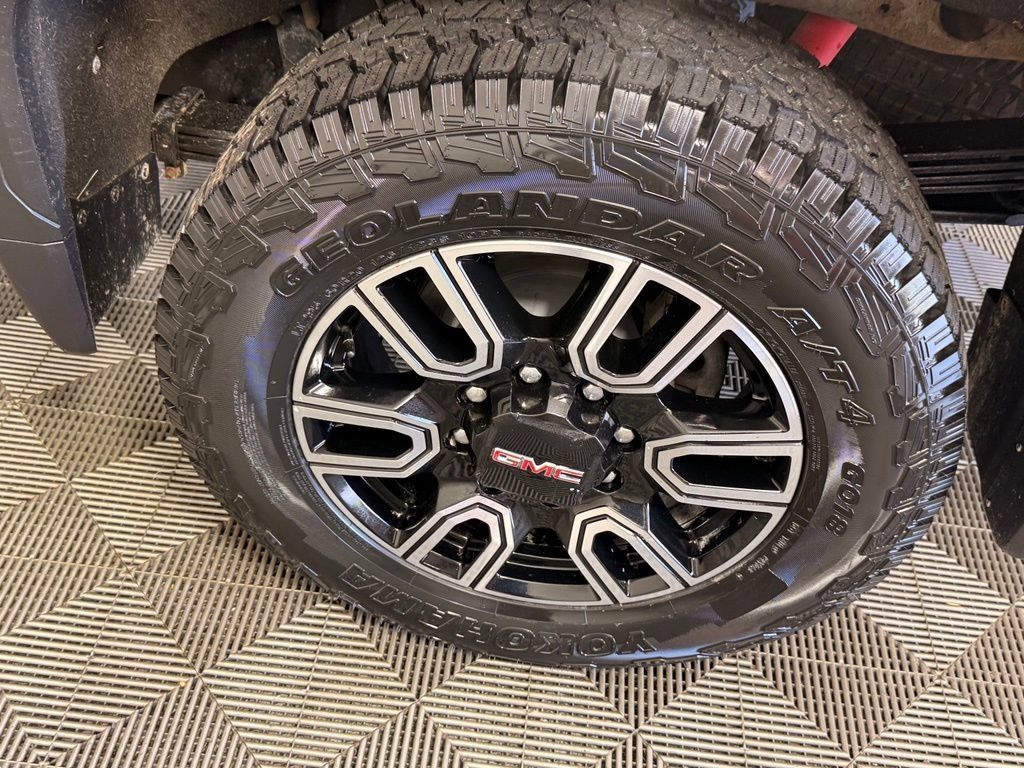 Used 2022 GMC Sierra 2500 AT4 w/ Gooseneck/5TH Wheel Package AWD/4WD image 18