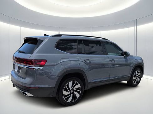 Used 2026 Volkswagen Atlas SE FWD image 4