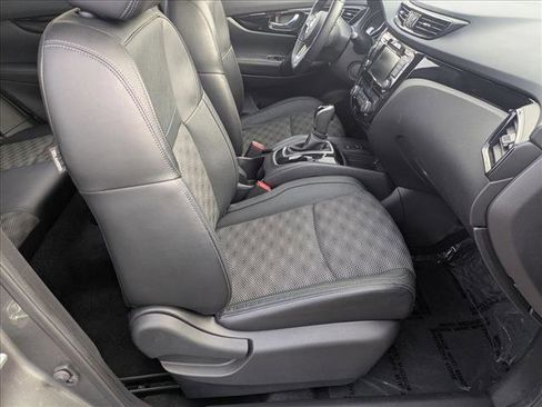 Used 2021 Nissan Rogue Sport SV w/ Technology Package image 19