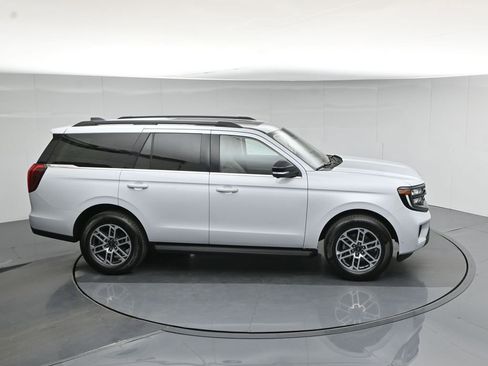 Used 2025 Ford Expedition Active image 44