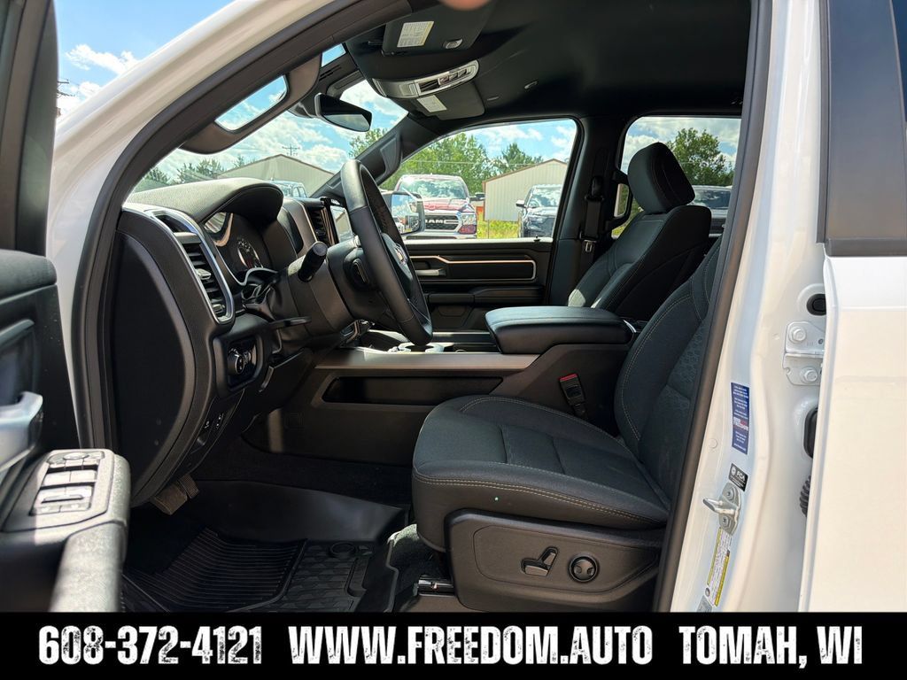 Used 2025 RAM 1500 Big Horn AWD/4WD image 9