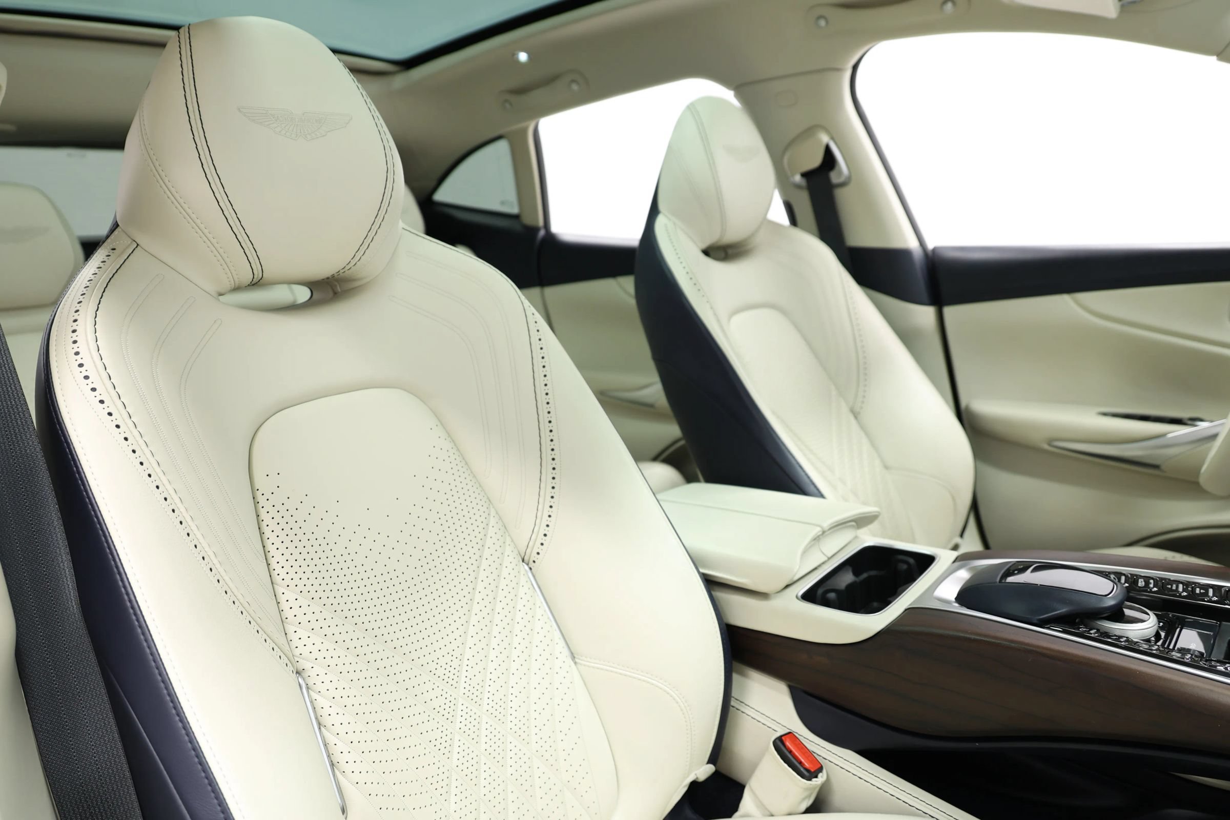 Used 2021 Aston Martin DBX AWD/4WD image 80