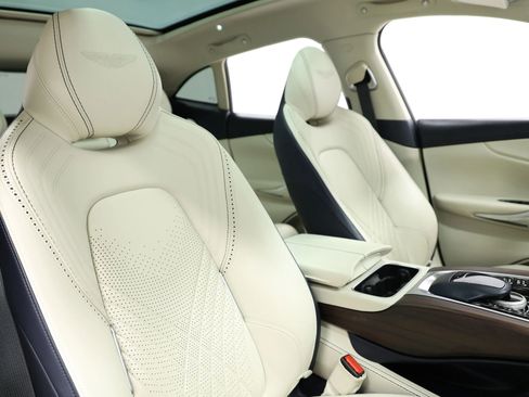 Used 2021 Aston Martin DBX AWD/4WD image 80