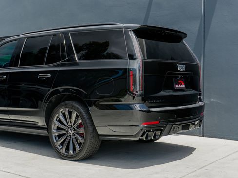 Used 2025 Cadillac Escalade V AWD/4WD image 23