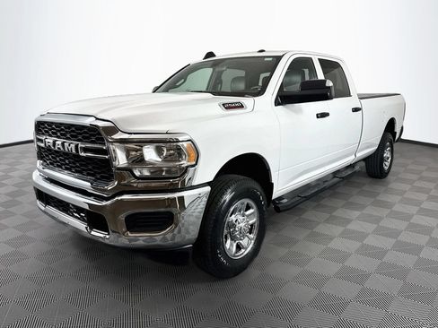 Used 2022 RAM 2500 Tradesman w/ Chrome Appearance Group AWD/4WD image 3