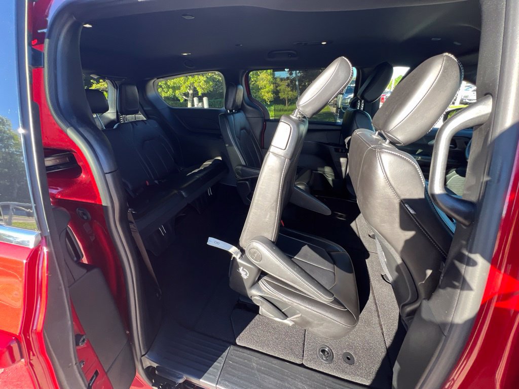 Used 2025 Chrysler Pacifica Select FWD image 23