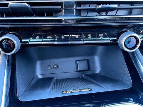 Used 2025 Chevrolet Traverse High Country image 16