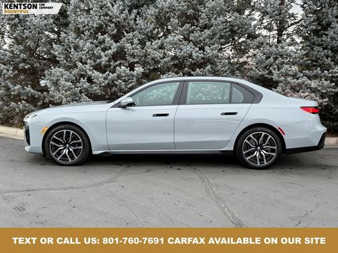 Used 2025 BMW 740i xDrive image 3