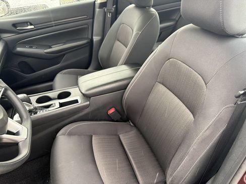 Used 2025 Nissan Altima 2.5 SV FWD image 19
