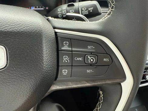 Used 2022 Jeep Grand Cherokee Limited 4xe w/ Luxury Tech Group II AWD/4WD image 24