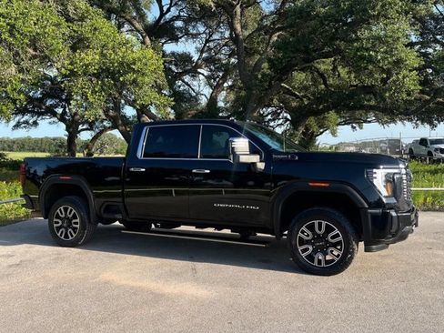 Used 2024 GMC Sierra 2500 Denali Ultimate AWD/4WD image 3