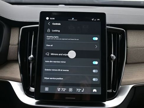 New 2026 Volvo XC90 B6 Plus w/ Protection Package Premier image 18