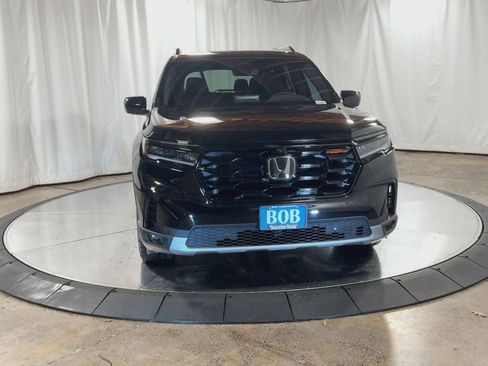 Used 2025 Honda Pilot TrailSport image 4