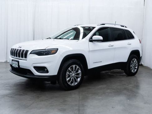Used 2019 Jeep Cherokee Latitude Plus w/ Comfort/Convenience Group AWD/4WD image 3