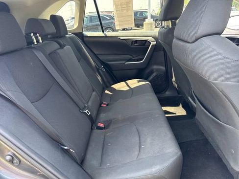 Used 2021 Toyota RAV4 LE AWD/4WD image 14