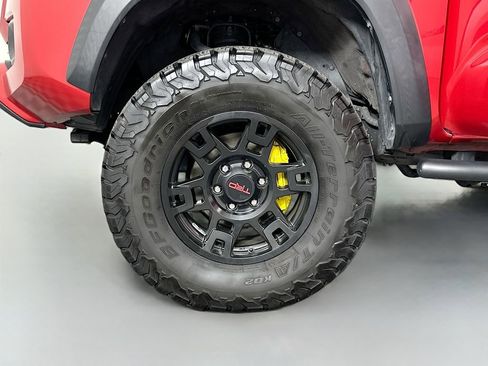 Used 2022 Toyota Tacoma TRD Off-Road image 29