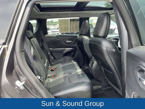 Used 2022 Jeep Cherokee Latitude Lux w/ Sun & Sound Group AWD/4WD image 19