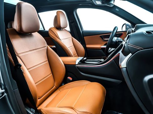 Used 2023 Mercedes-Benz GLC 300 4MATIC w/ Exclusive Trim Package image 8