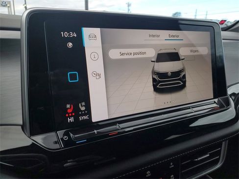 Certified 2025 Volkswagen Atlas Cross Sport SE w/ Panoramic Sunroof Package image 26