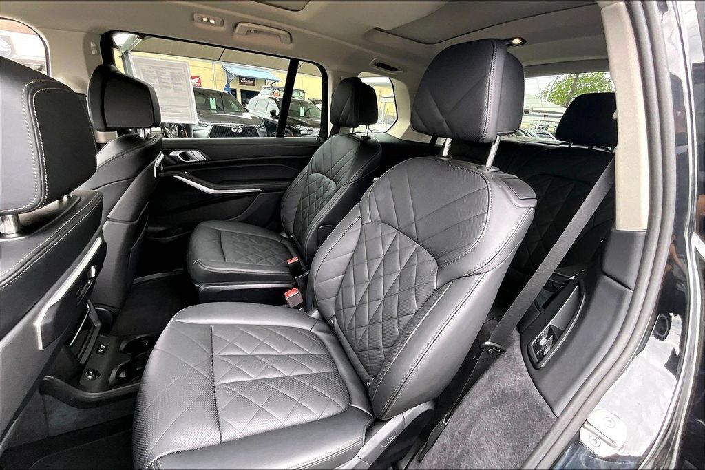 Used 2025 BMW X7 xDrive40i w/ Climate Comfort Package AWD/4WD image 36