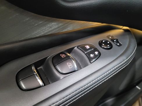 Used 2015 Nissan Murano Platinum w/ Platinum Technology Package FWD image 27