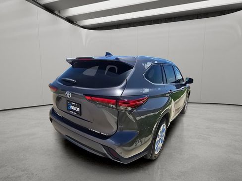Used 2021 Toyota Highlander Limited AWD/4WD image 5