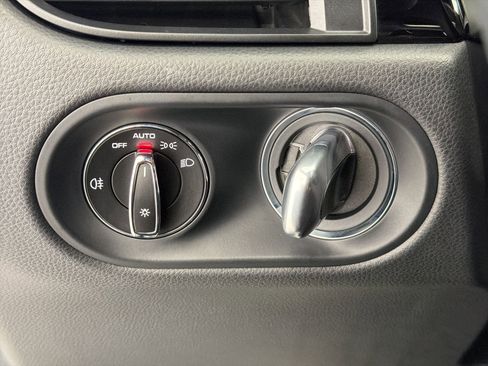 Used 2025 Porsche Macan image 18