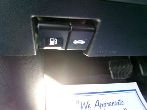 Used 2024 Nissan Versa SV FWD image 14