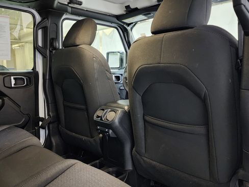 Used 2023 Jeep Gladiator Sport image 19