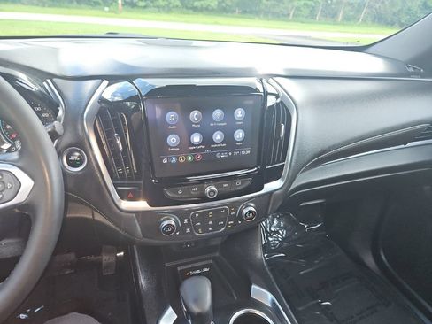 Used 2023 Chevrolet Traverse LT AWD/4WD image 17