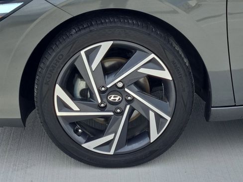 Used 2025 Hyundai Elantra Sport image 12