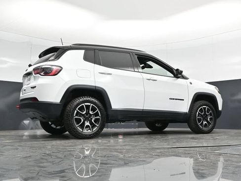 Used 2025 Jeep Compass Trailhawk AWD/4WD image 51
