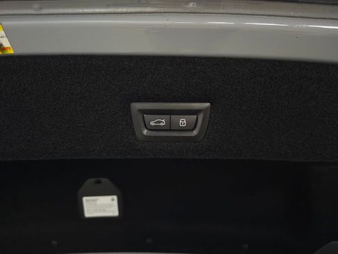 Used 2023 BMW 760i xDrive w/ Luxury Rear Seating Package AWD/4WD image 9