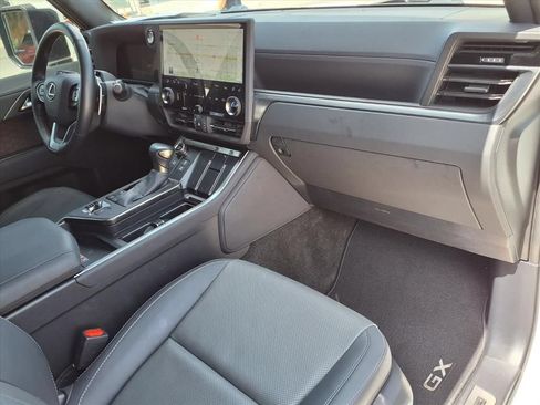 Used 2024 Lexus GX 550 w/ Cold Area Package AWD/4WD image 8