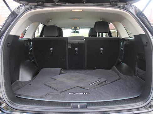 Used 2018 Kia Sorento FWD image 16