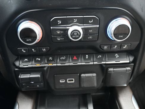 Used 2019 GMC Sierra 1500 SLT w/ SLT Premium Plus Package image 28