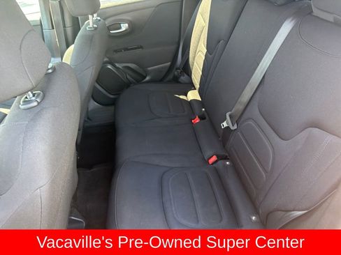 Used 2019 Jeep Renegade Latitude FWD image 26